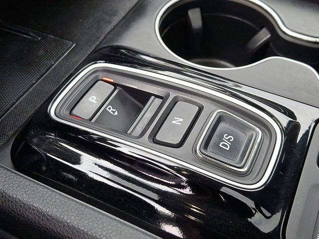 Used 2025 Honda Pilot Touring image 17