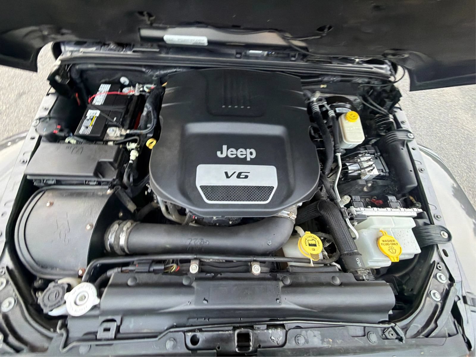 Used 2017 Jeep Wrangler Unlimited Sahara AWD/4WD image 12