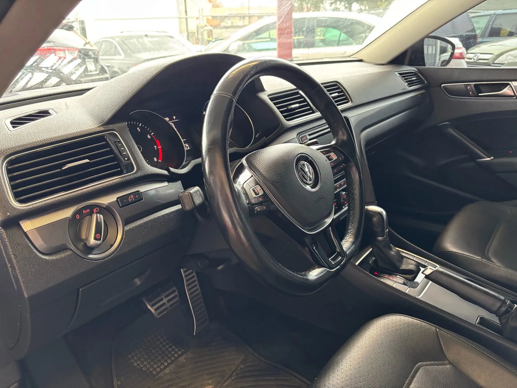 Used 2018 Volkswagen Passat 2.0T R-Line w/ R-Line Lighting Package image 14