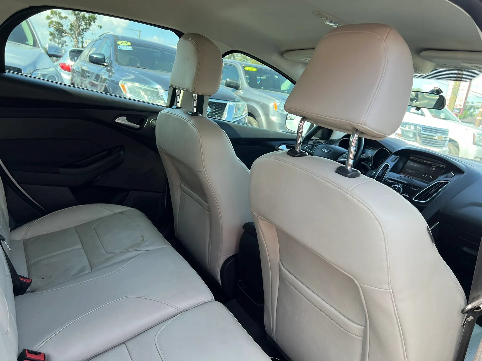 Used 2015 Ford Focus Titanium FWD image 16