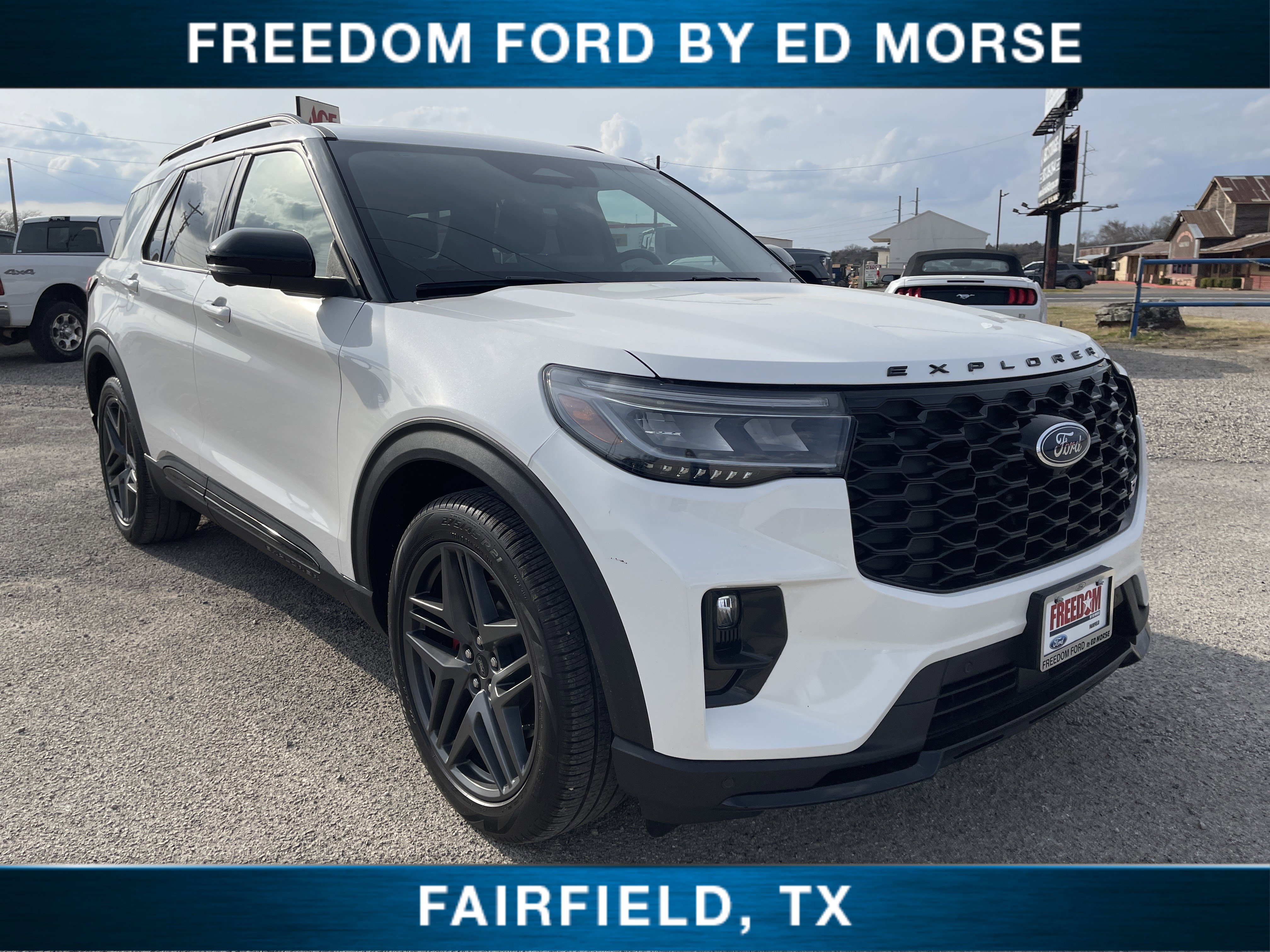 Used 2025 Ford Explorer ST image 1