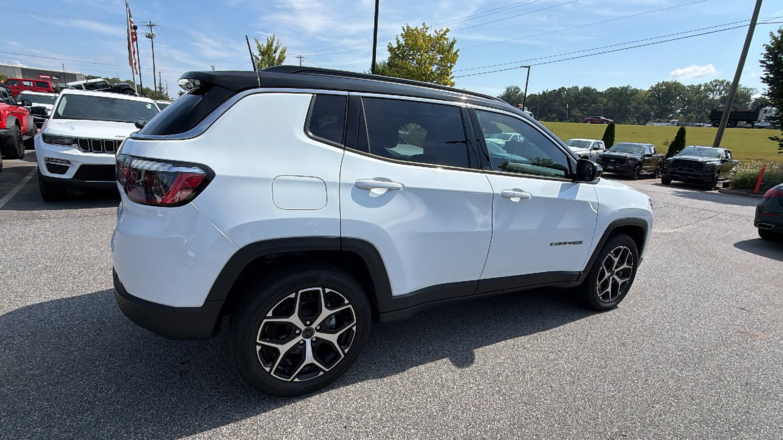 Used 2025 Jeep Compass Limited AWD/4WD image 8