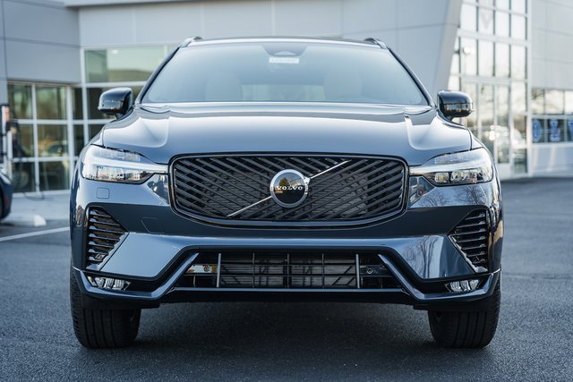 New 2026 Volvo XC60 B5 Core w/ Climate Package image 2