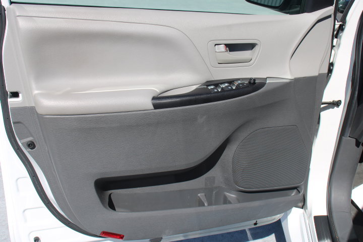 Used 2020 Toyota Sienna L FWD image 10