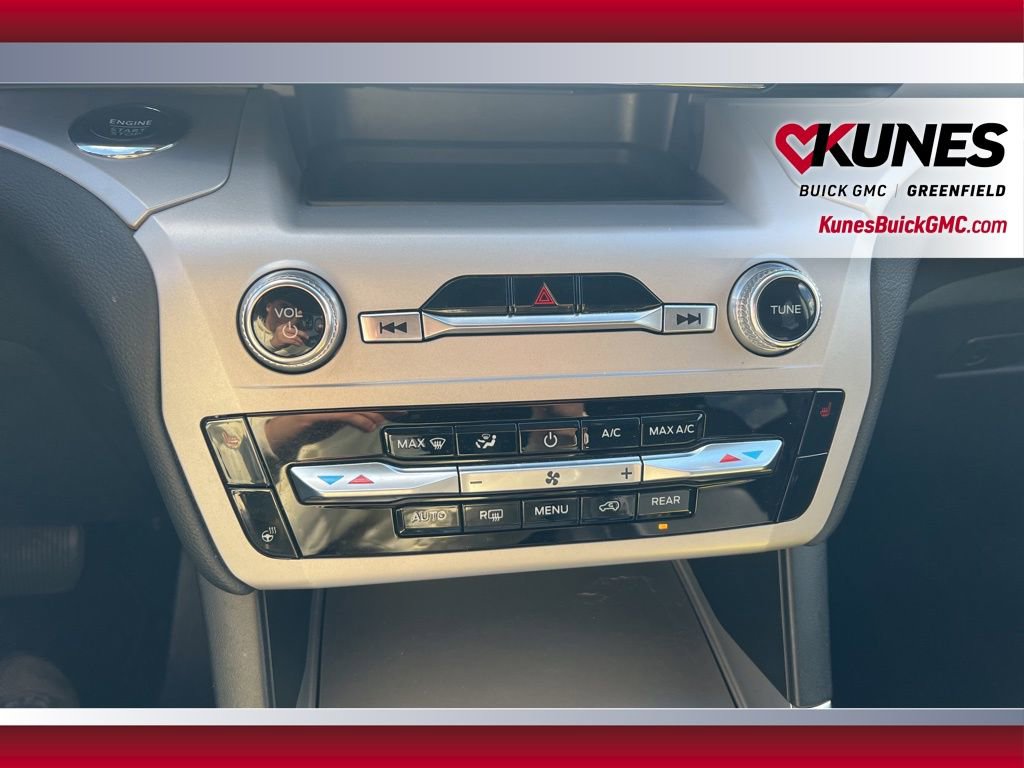 Used 2023 Ford Explorer XLT w/ Equipment Group 202A image 30