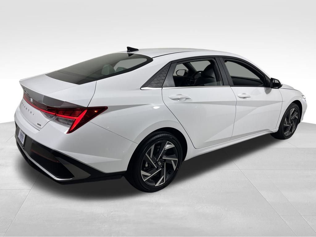 New 2025 Hyundai Elantra Limited image 5