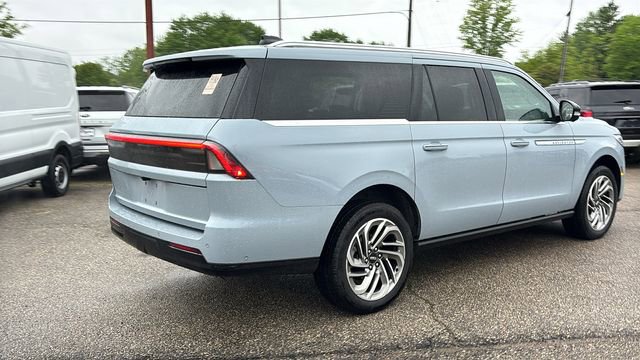 Used 2025 Lincoln Navigator L Reserve AWD/4WD image 30