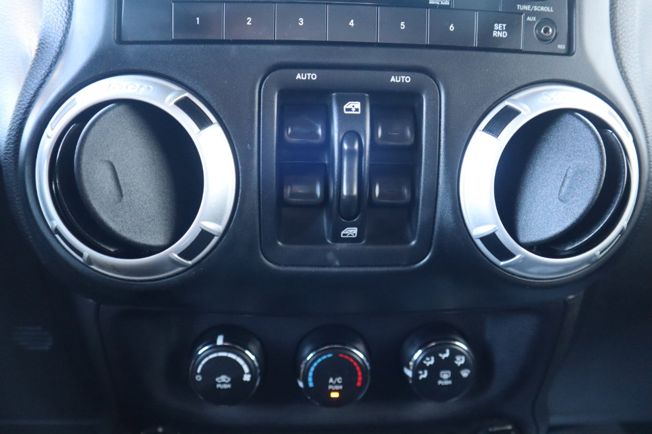 Used 2014 Jeep Wrangler Unlimited Rubicon w/ Connectivity Group image 69