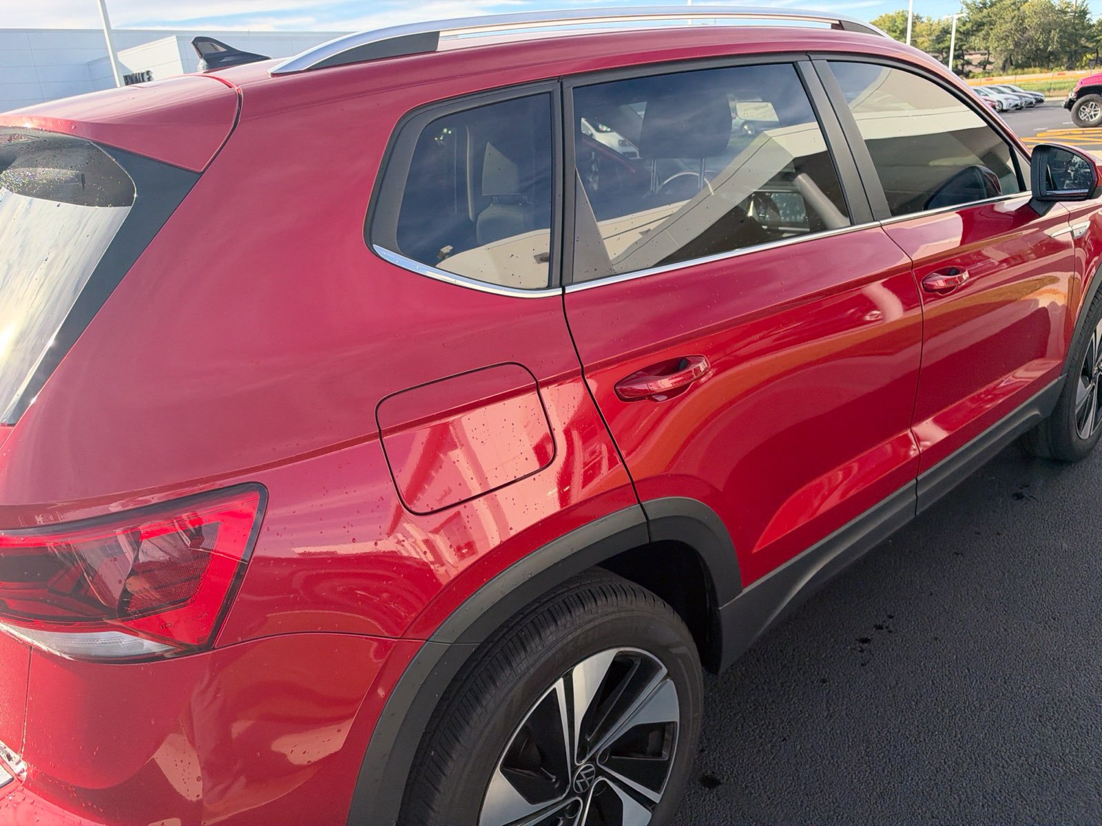 Used 2023 Volkswagen Taos SE w/ Panoramic Sunroof Package AWD/4WD image 8