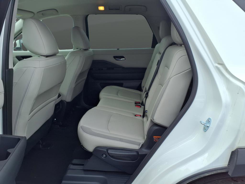 Used 2024 Nissan Pathfinder SL image 15