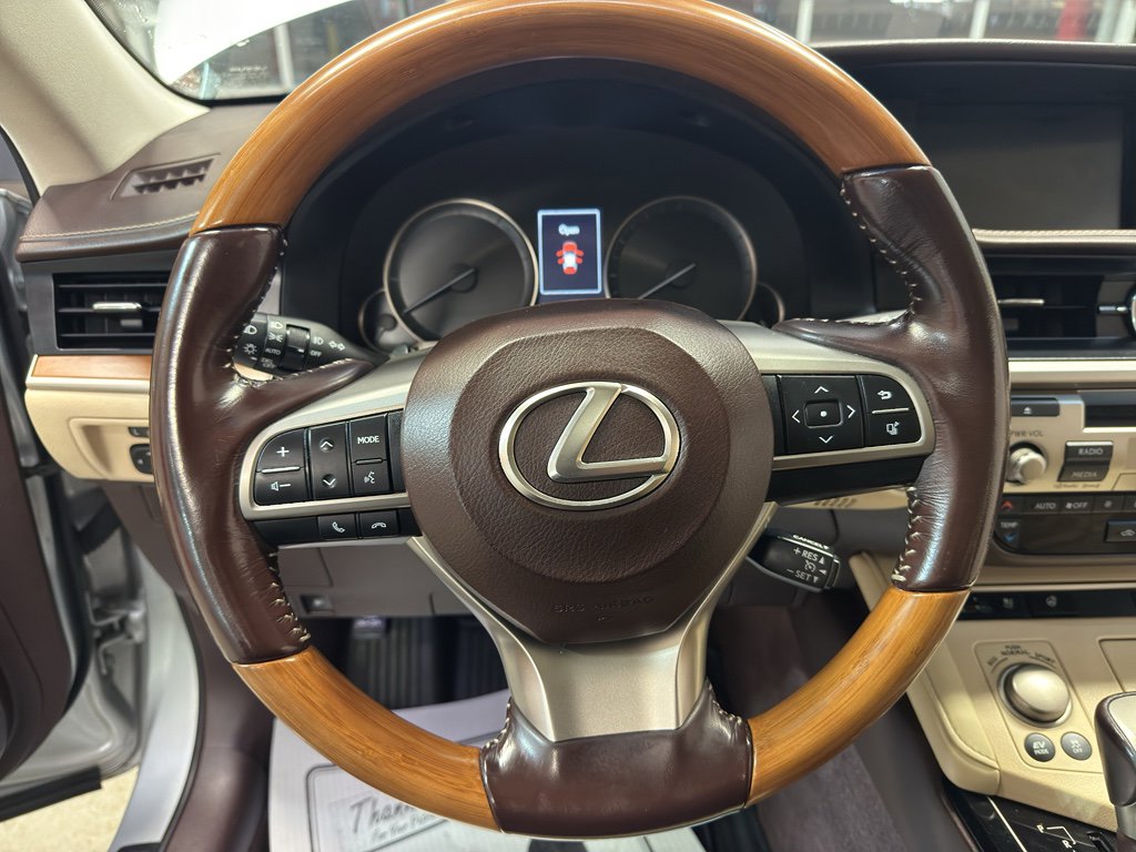 Used 2016 Lexus ES 300h image 16