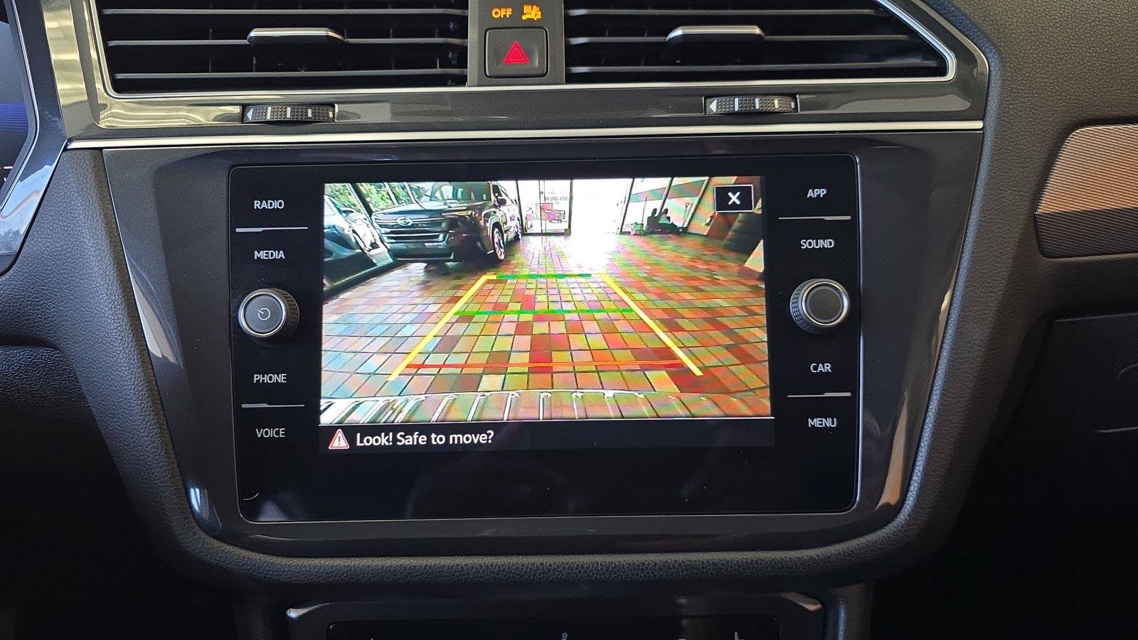Used 2024 Volkswagen Tiguan SE AWD/4WD image 22