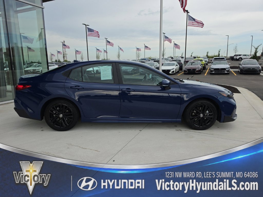 Used 2025 Toyota Camry SE FWD image 7