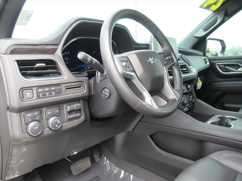 Used 2024 Chevrolet Suburban Z71 w/ Luxury Package AWD/4WD image 15