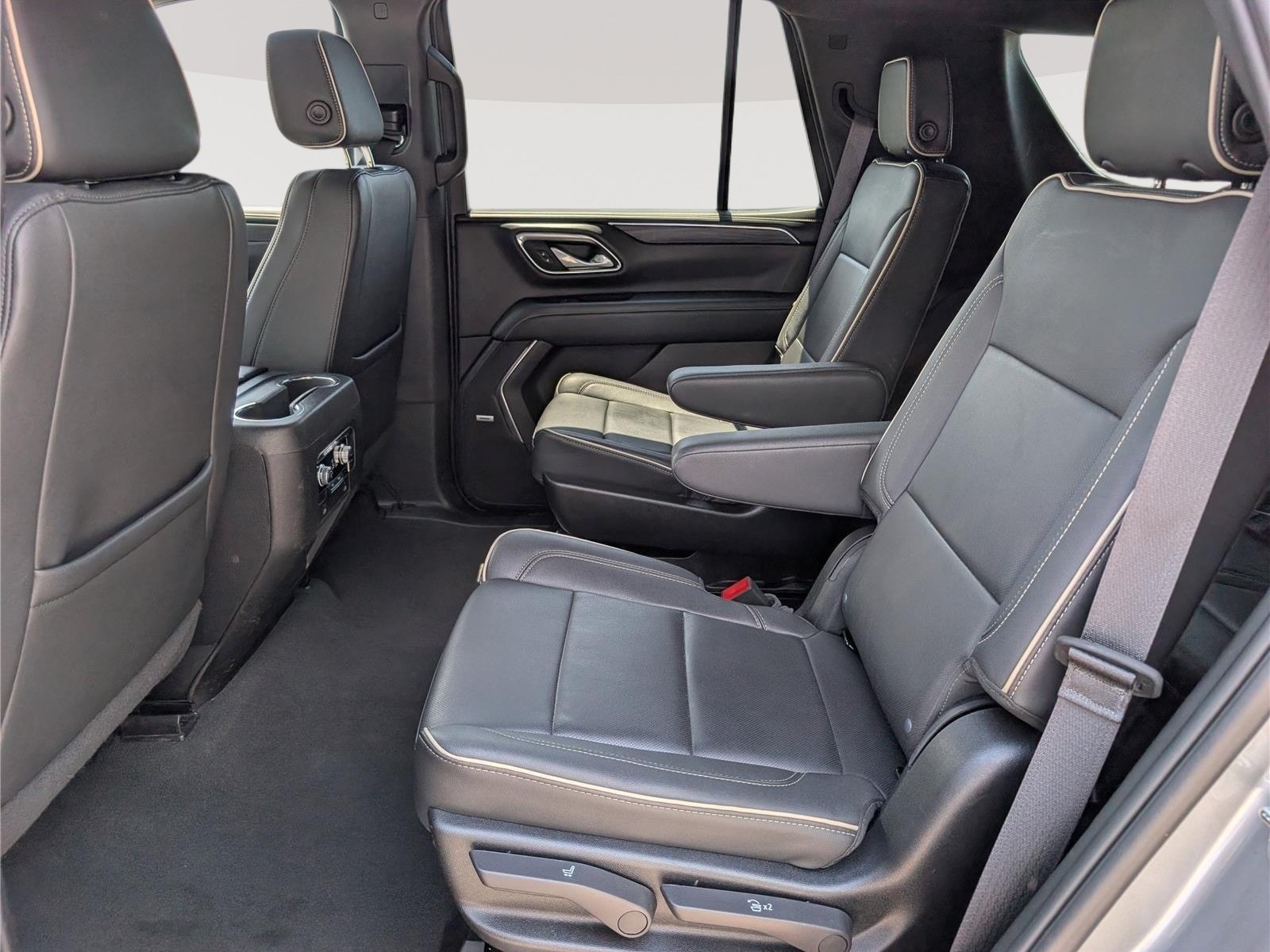 Used 2024 GMC Yukon SLT AWD/4WD image 18
