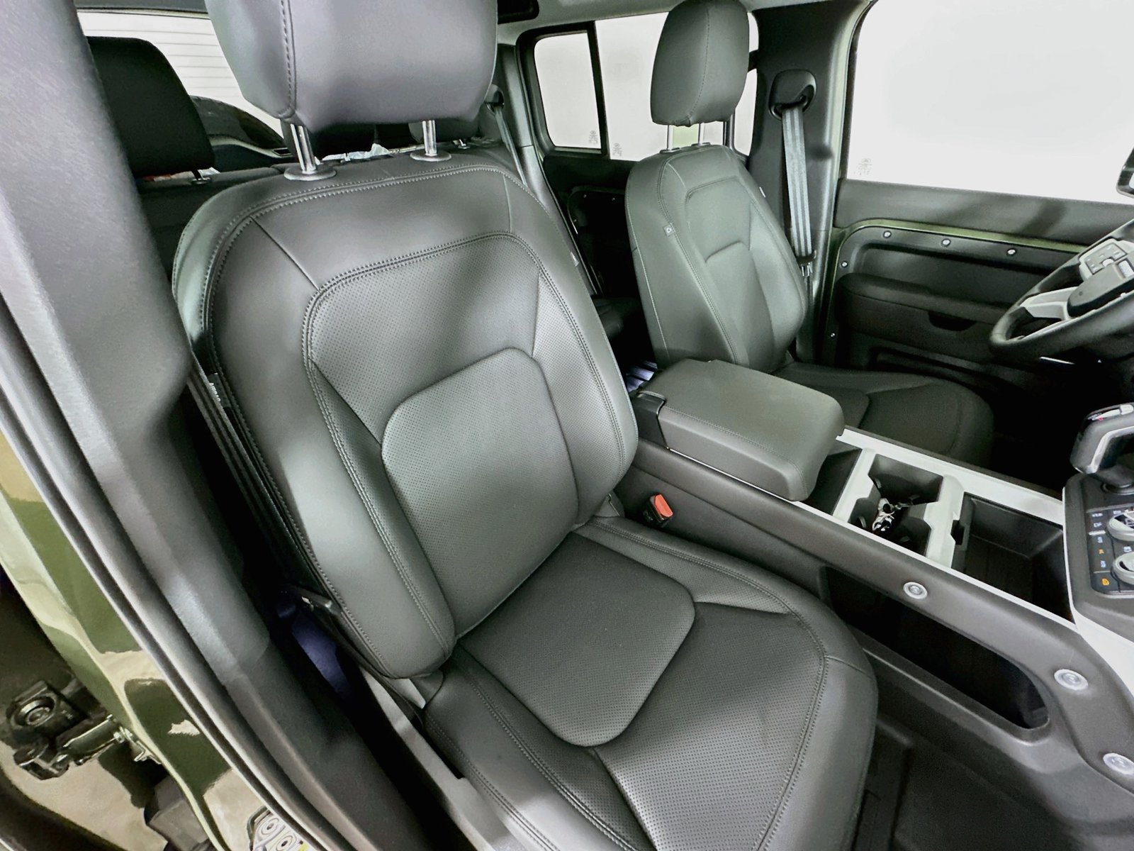 New 2026 Land Rover Defender 110 S AWD/4WD image 45