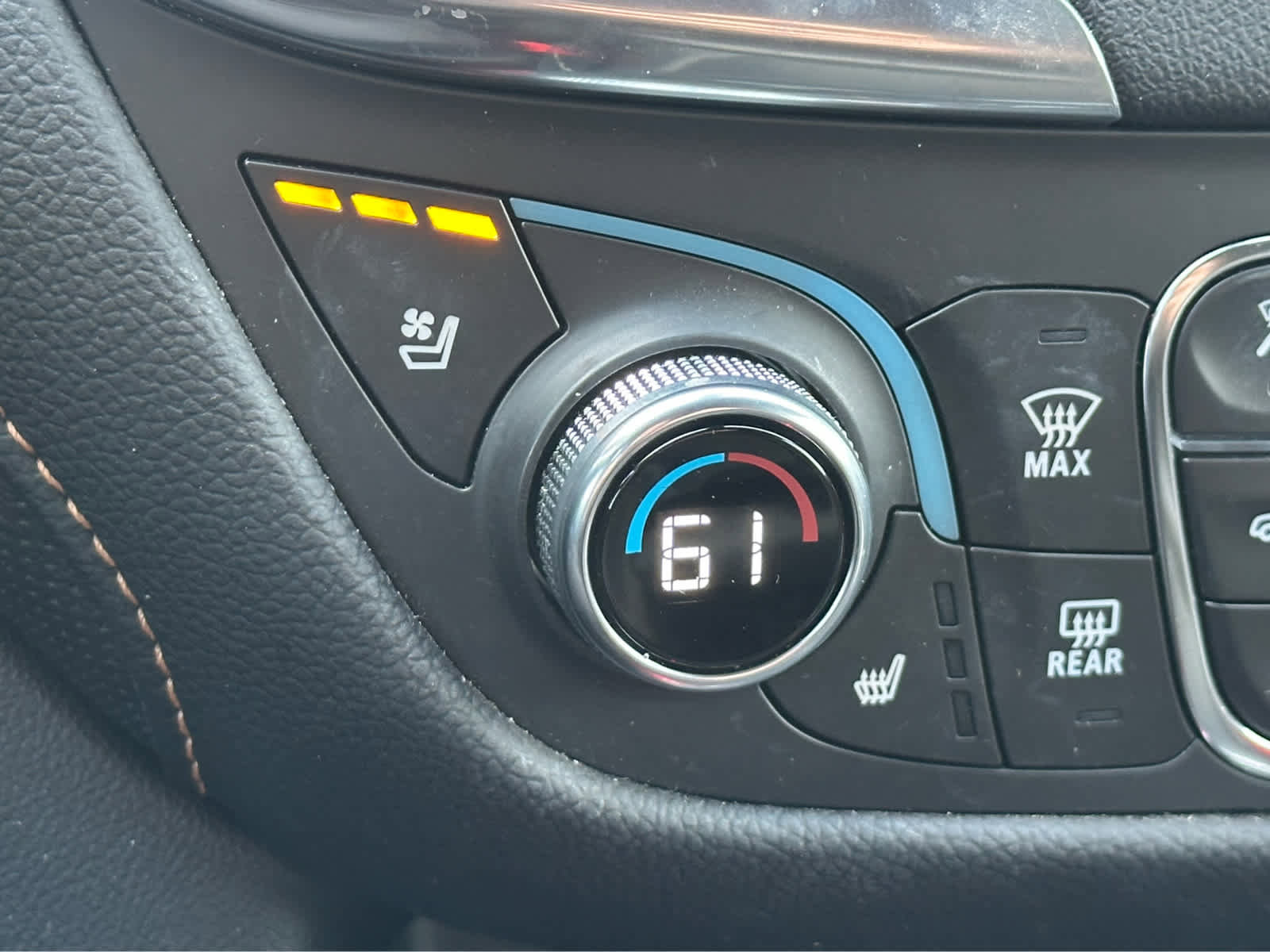 Used 2021 Chevrolet Equinox Premier AWD/4WD image 16