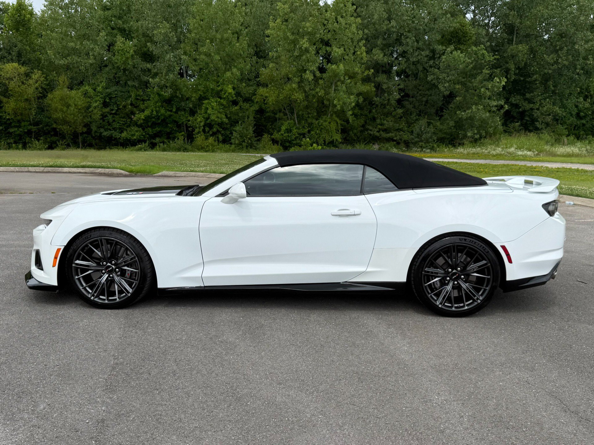 Used 2020 Chevrolet Camaro ZL1 RWD image 16