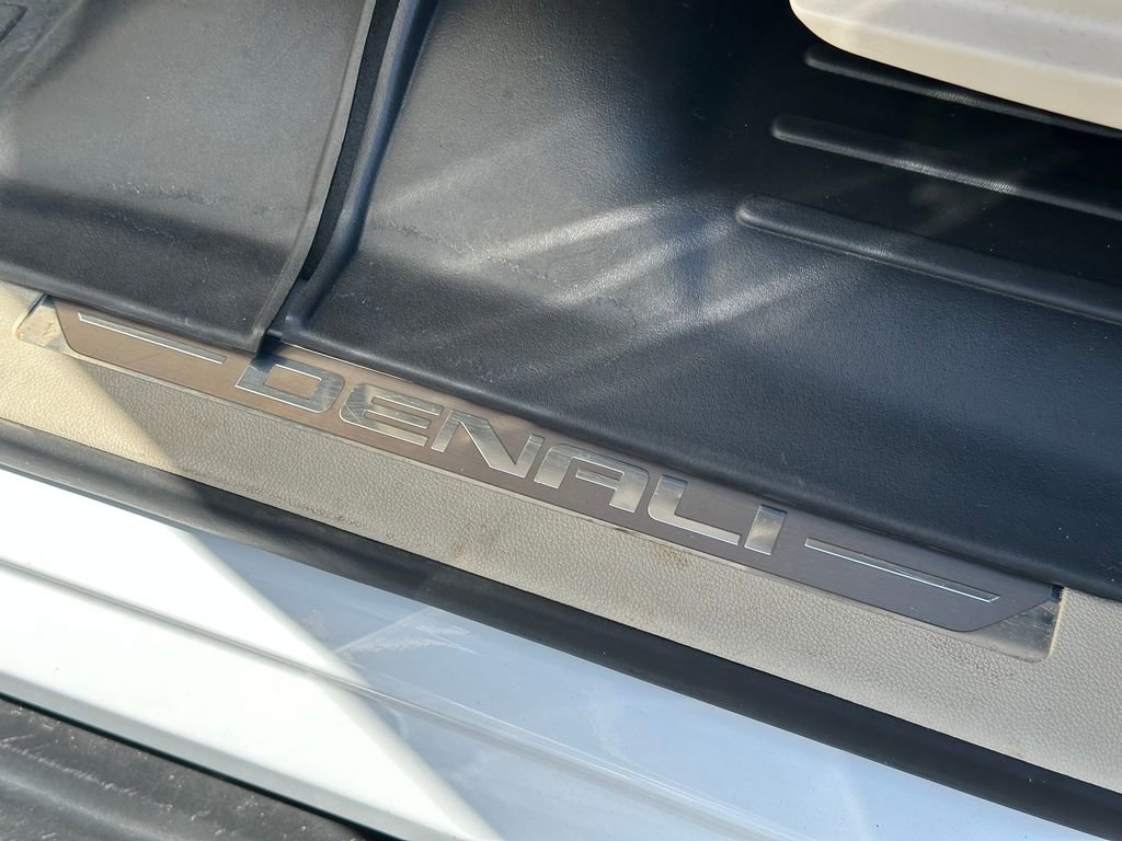 Used 2020 GMC Yukon XL Denali image 34