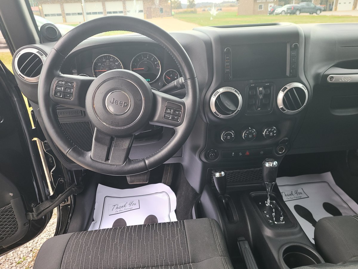 Used 2012 Jeep Wrangler Unlimited Rubicon AWD/4WD image 7