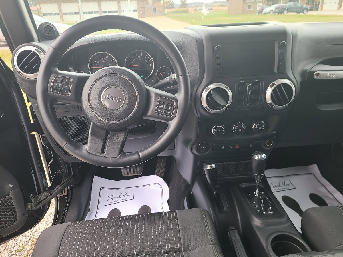 Used 2012 Jeep Wrangler Unlimited Rubicon w/ Dual Top Group image 7