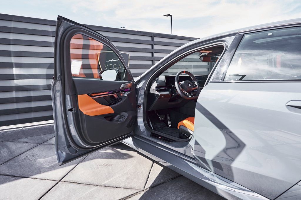 Used 2026 BMW M5 w/ Executive Package image 36