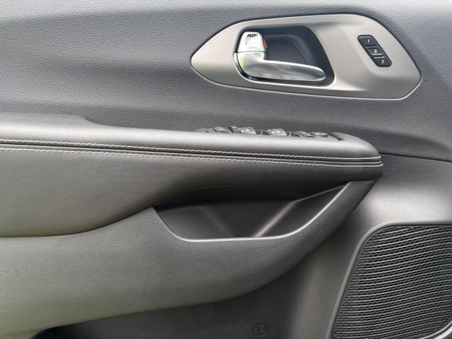 New 2027 Chrysler Pacifica Limited FWD image 22
