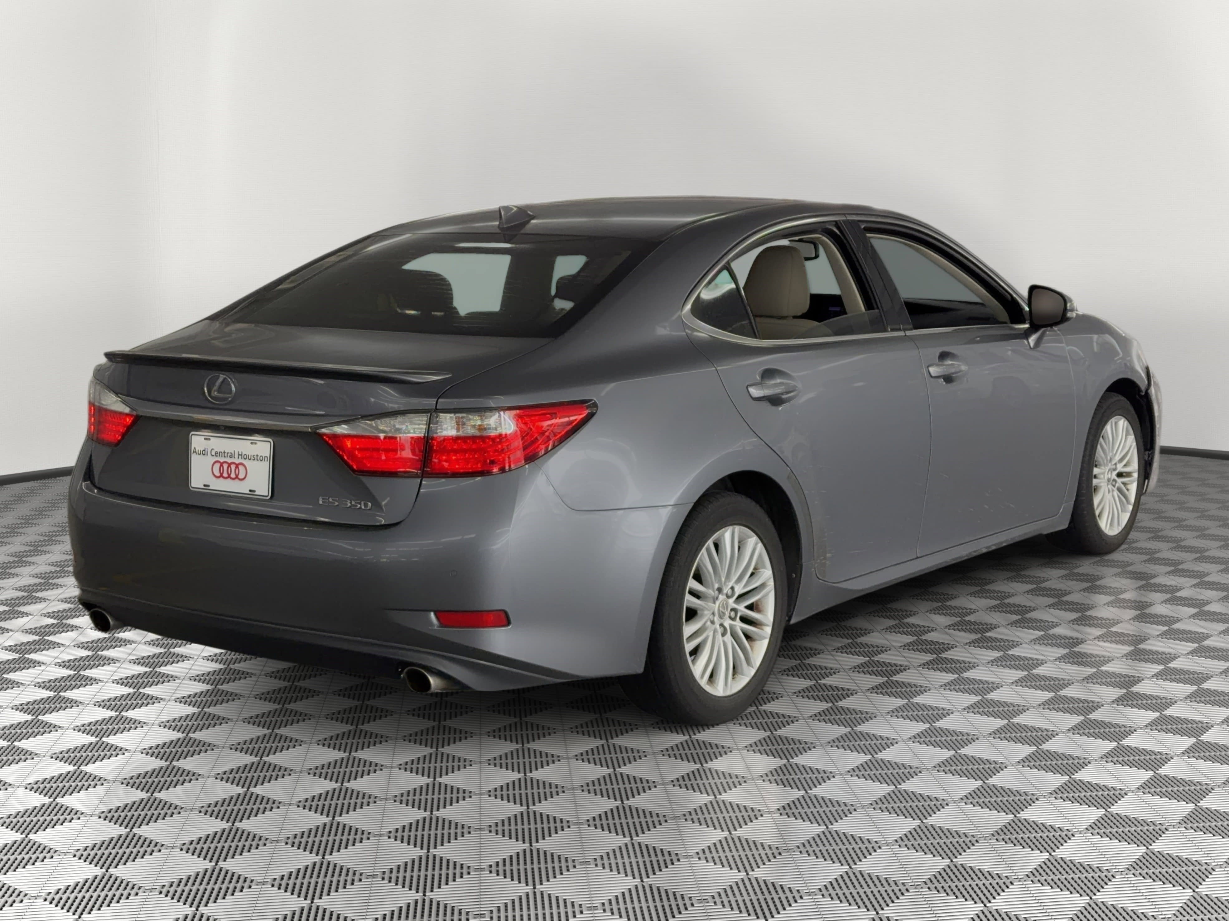 Used 2015 Lexus ES 350 w/ Luxury Package FWD image 9