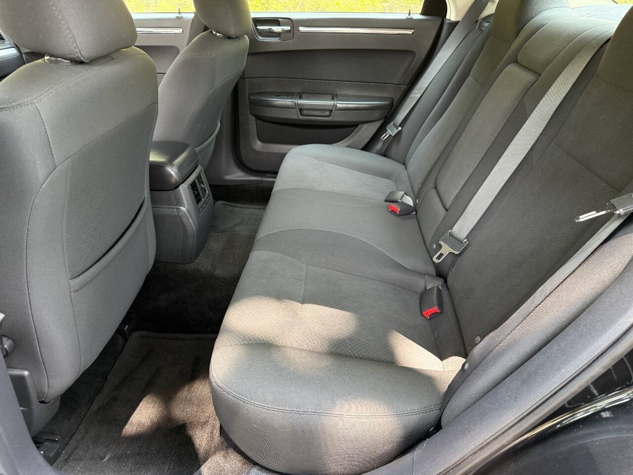 Used 2009 Chrysler 300 LX RWD image 15
