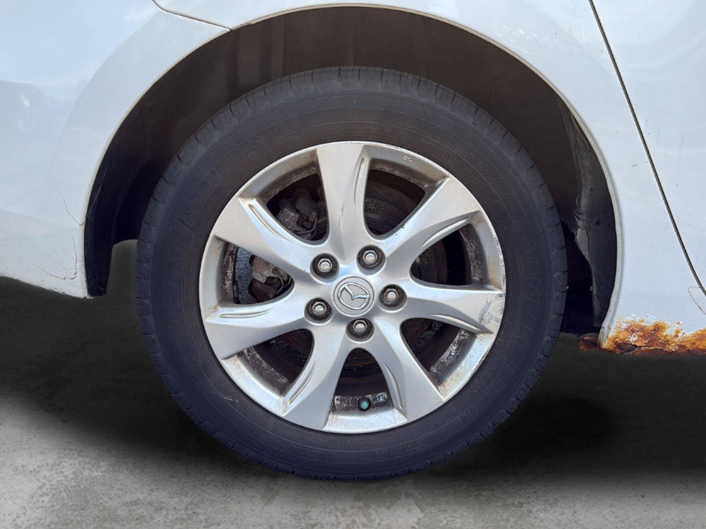 Used 2011 MAZDA MAZDA3 i Touring FWD image 23