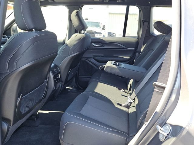 Used 2025 Jeep Grand Cherokee Laredo X image 11