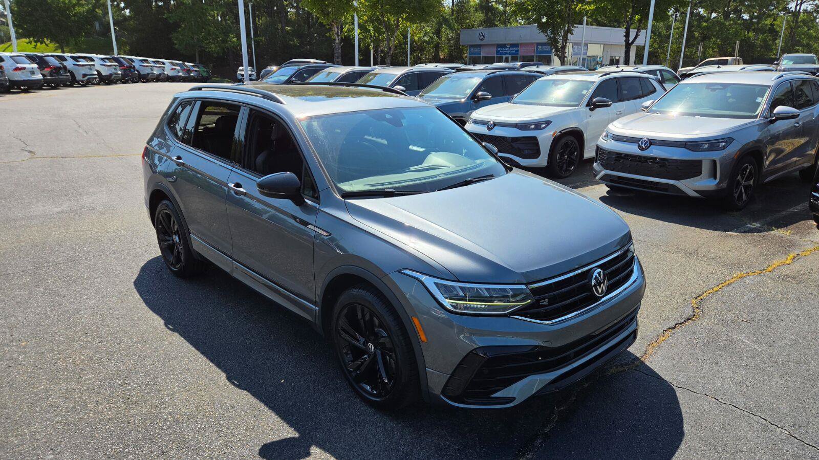 Certified 2024 Volkswagen Tiguan SE R-Line FWD image 7