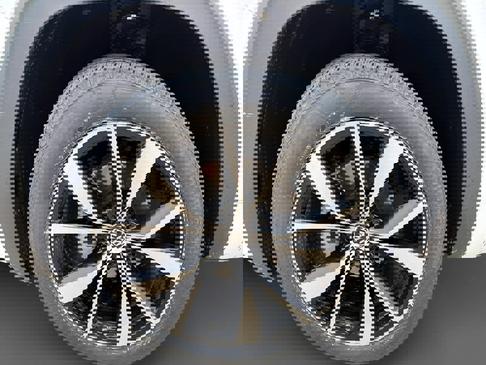 Used 2024 Volkswagen Atlas SEL Premium R-Line image 8