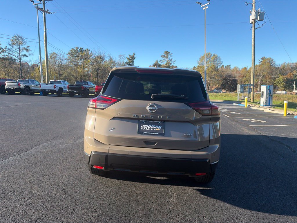 Used 2025 Nissan Rogue SV AWD/4WD image 9