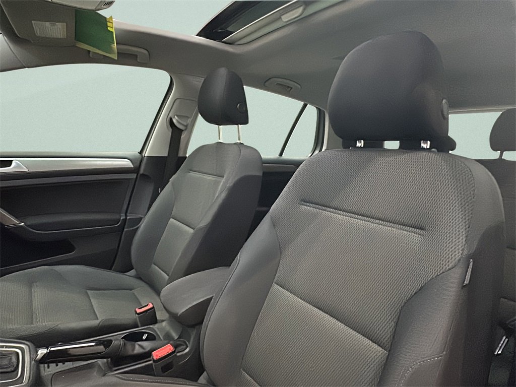 Used 2016 Volkswagen Golf S image 6