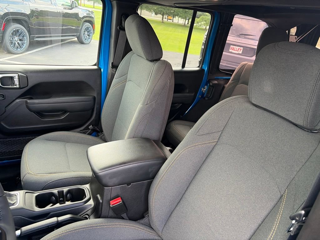 Used 2025 Jeep Wrangler Unlimited Sport AWD/4WD image 20