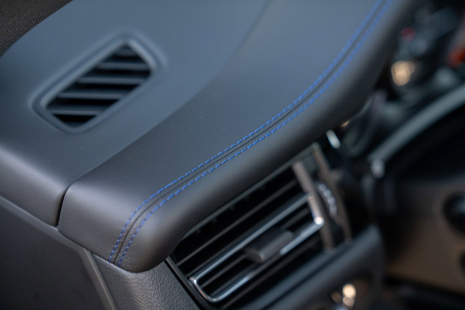 Certified 2026 Porsche Macan AWD/4WD image 13