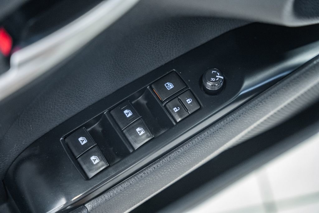Used 2018 Toyota Camry SE w/ Moonroof Package image 35