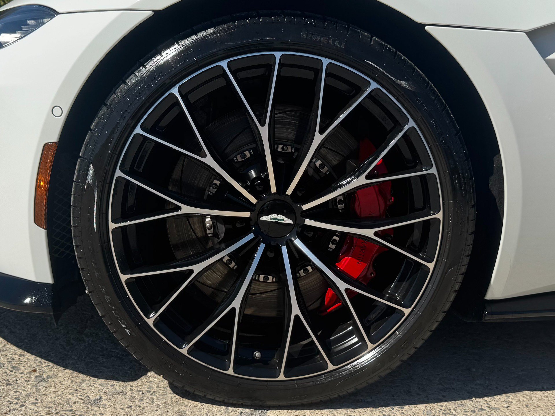 Used 2023 Aston Martin V8 Vantage Roadster RWD image 79