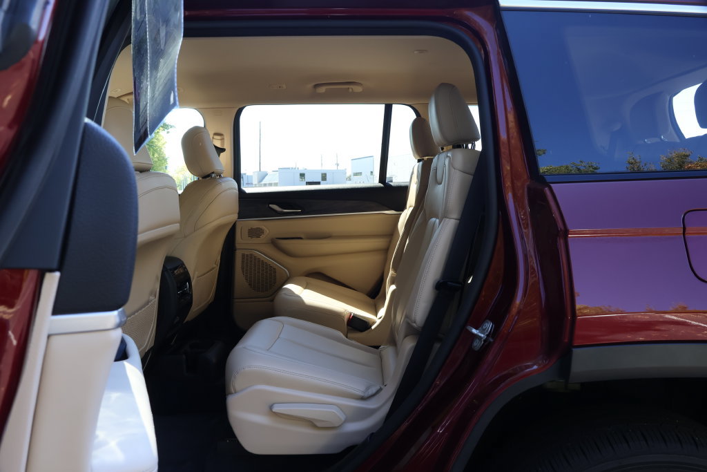 Used 2022 Jeep Grand Cherokee L Limited AWD/4WD image 43