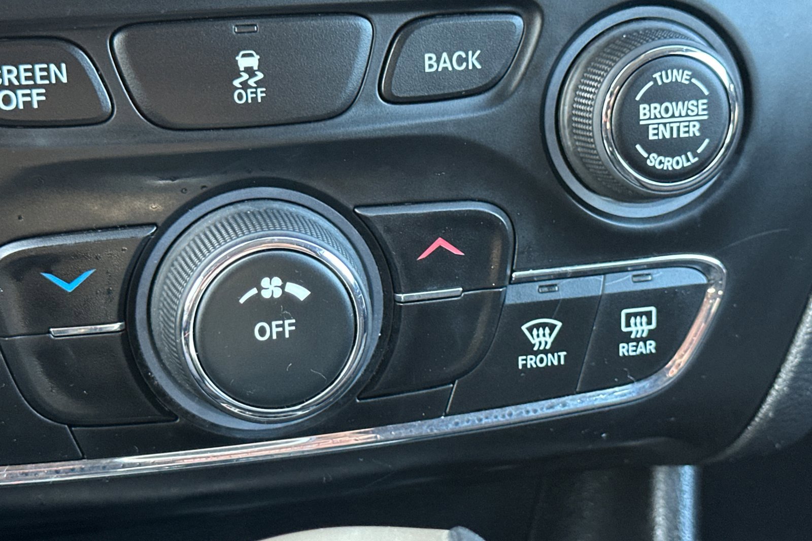 Used 2017 Jeep Cherokee Latitude image 30