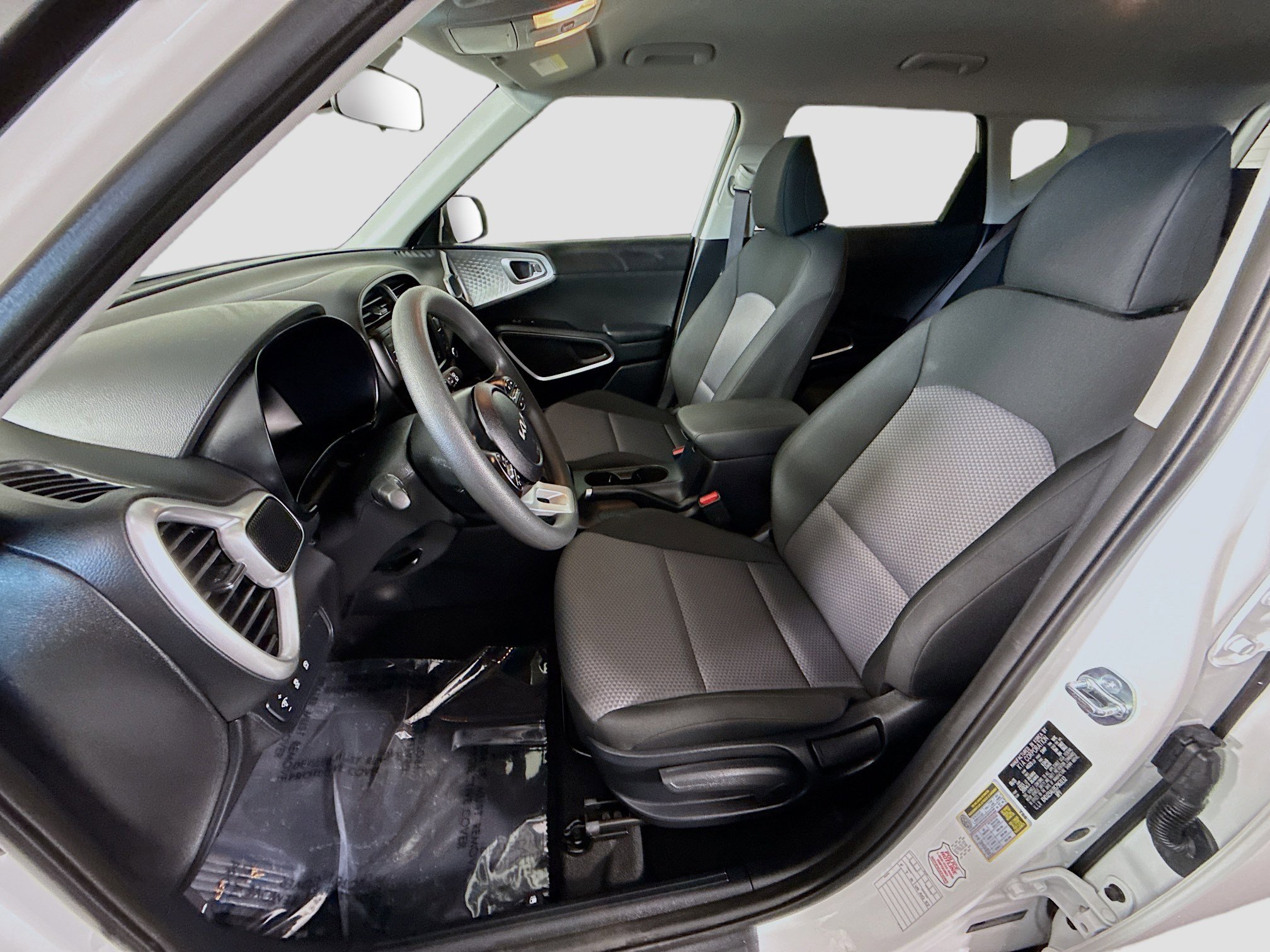 Used 2025 Kia Soul LX w/ LX Technology Package FWD image 21