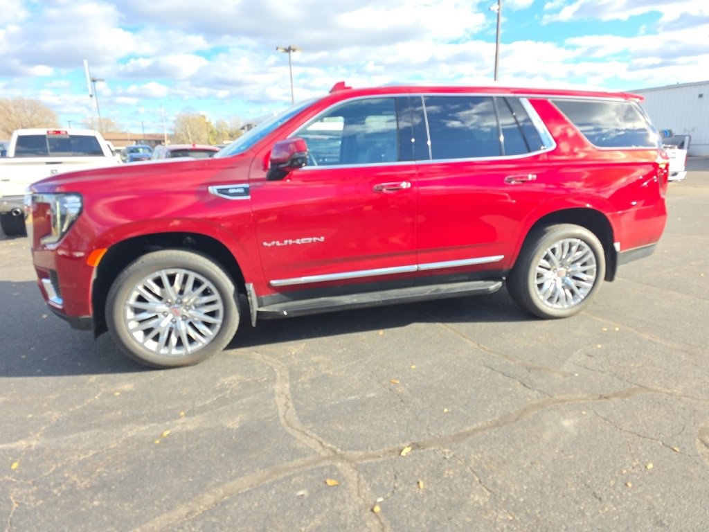 Used 2024 GMC Yukon SLT w/ SLT Luxury Package