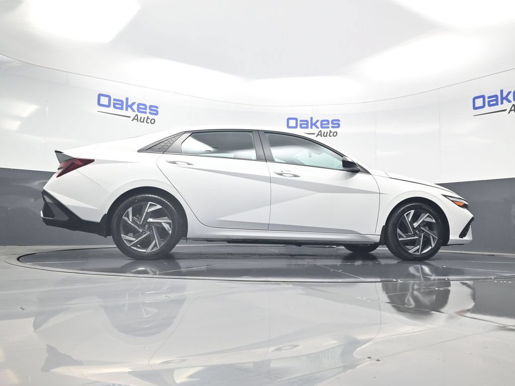 Used 2025 Hyundai Elantra Sport FWD image 40