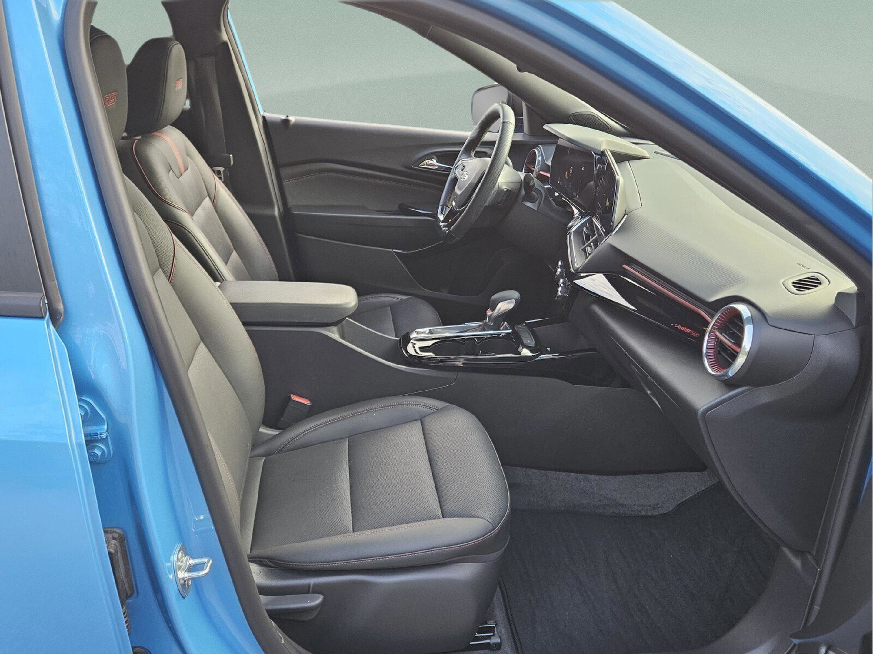 Used 2025 Chevrolet Trax RS w/ Driver Confidence Package image 10