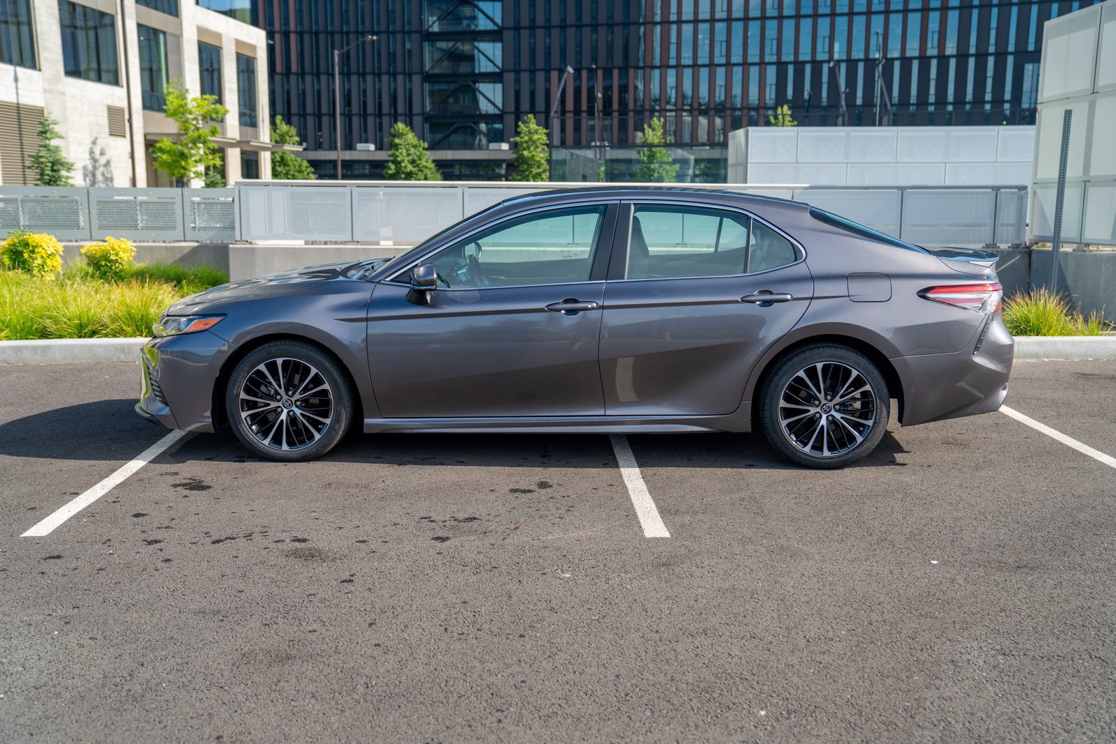Used 2018 Toyota Camry SE w/ Convenience Package FWD video 2