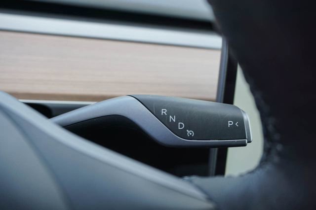 Used 2025 Tesla Model Y Long Range image 21