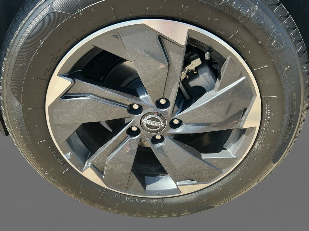 Used 2024 Nissan Rogue SV FWD image 14