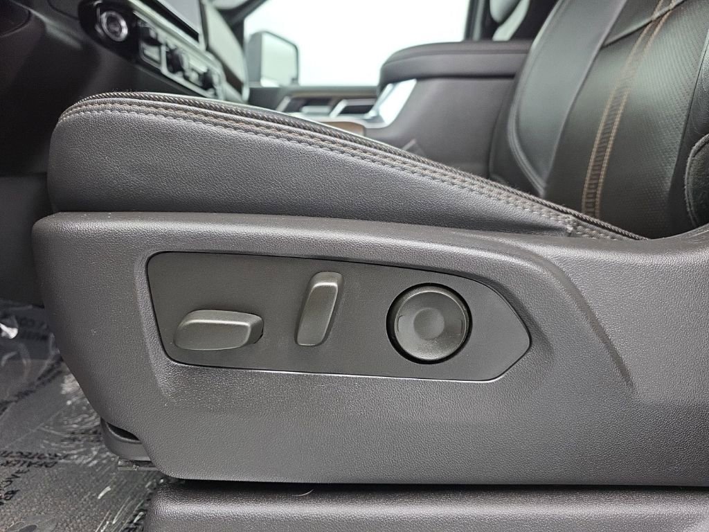 Used 2024 Chevrolet Silverado 3500 High Country AWD/4WD image 24