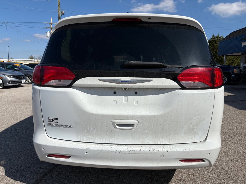 Used 2018 Chrysler Pacifica L image 5